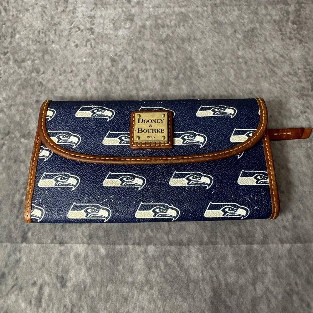 Dooney & Bourke Seattle Seahawks Continental Clutch Wallet READ